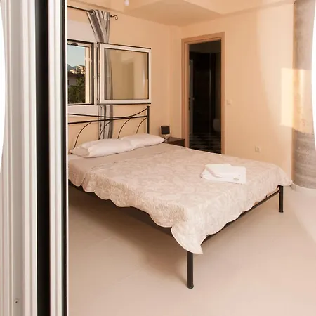 アパートホテル Elia & Thalassa